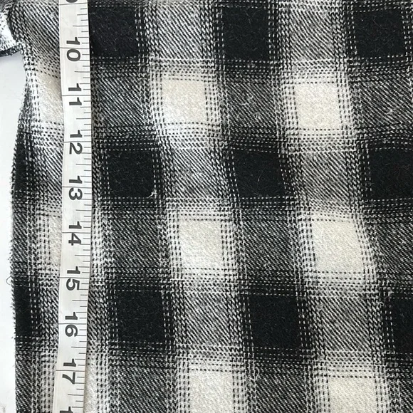 Plaid Shacket L Boyfriend Fit Black/White Cropped Raw Hem Grunge Streetwear BTS - Picture 8 of 12